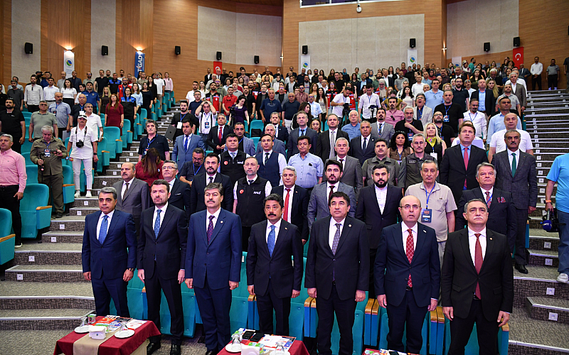 Dijital medyanın sorunları Kırşehir'de tartışıldı Dijital medyanın sorunları Kırşehir'de tartışıldı