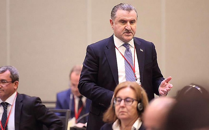 Gençlik ve Spor Bakanı Bak kırmızı dipli mumla Kırkpınar'a davet edildi Gençlik ve Spor Bakanı Bak kırmızı dipli mumla Kırkpınar'a davet edildi