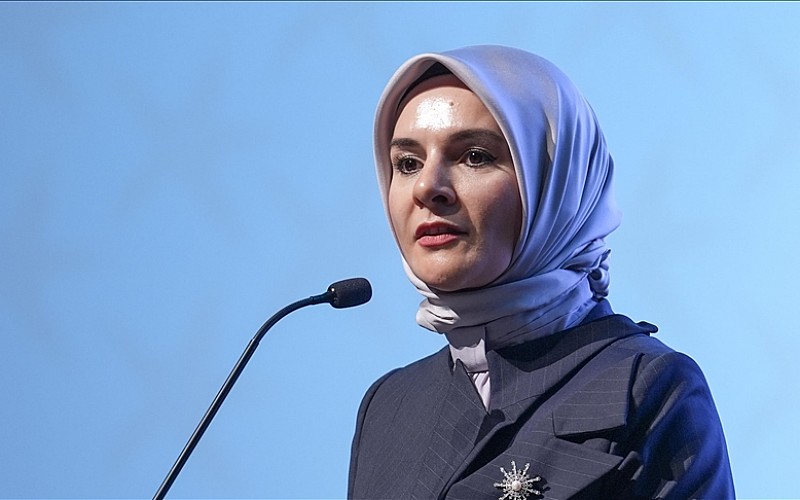 Bakan Göktaş, Etnospor Kültür Festivali'ni çocuklarla ziyaret etti Bakan Göktaş, Etnospor Kültür Festivali'ni çocuklarla ziyaret etti