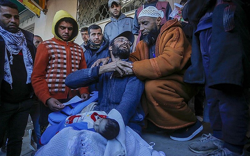 İsrail'in Gazze'ye saldırılarında biri bebek, 14 Filistinli hayatını kaybetti İsrail'in Gazze'ye saldırılarında biri bebek, 14 Filistinli hayatını kaybetti