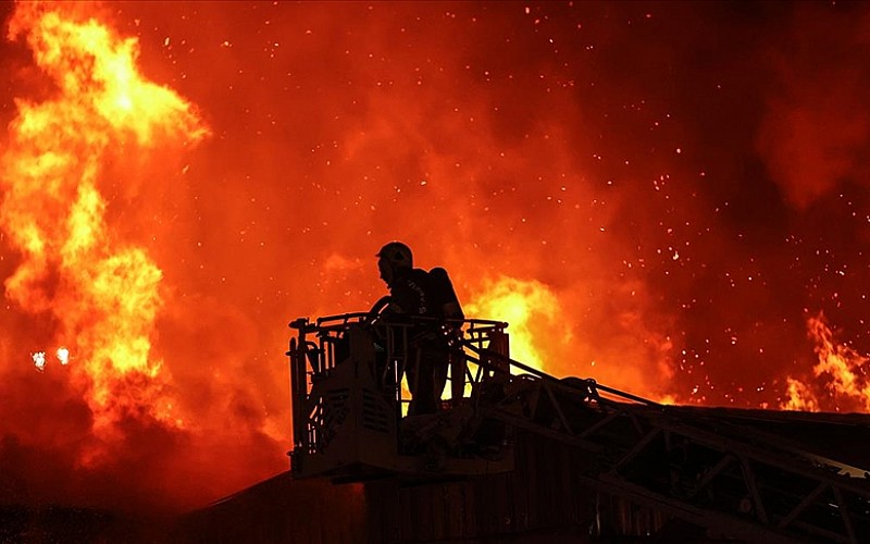 Üsküdar'da korkutan yangın! Üsküdar'da korkutan yangın!