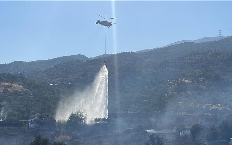 Kütahya'da ormanlık alanda çıkan yangına müdahale ediliyor Kütahya'da ormanlık alanda çıkan yangına müdahale ediliyor