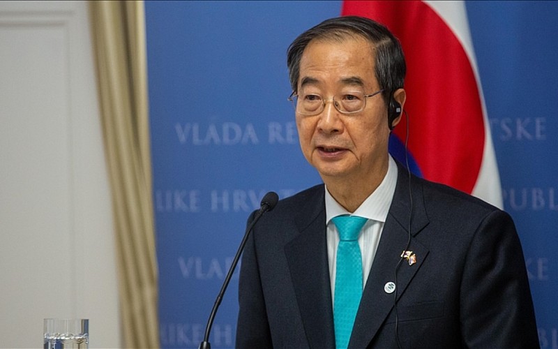 Güney Kore'de Devlet Başkanlığına vekalet eden Başbakan Han Duck-soo istifa etti Güney Kore'de Devlet Başkanlığına vekalet eden Başbakan Han Duck-soo istifa etti