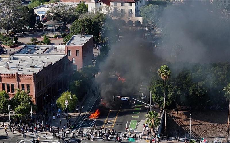 Los Angeles'taki sınır protestoları 3. gününde devam ediyor Los Angeles'taki sınır protestoları 3. gününde devam ediyor