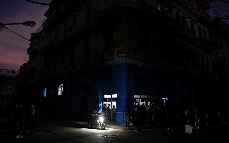 Küba'da halkın yüzde 68'i elektriksiz kaldı Küba'da halkın yüzde 68'i elektriksiz kaldı