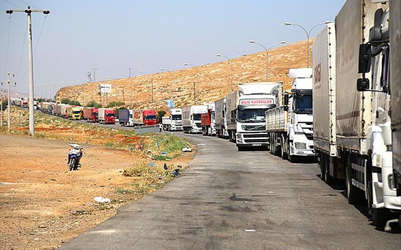 Balıkesir'de seyir halindeyken devrilen tır yandı Balıkesir'de seyir halindeyken devrilen tır yandı