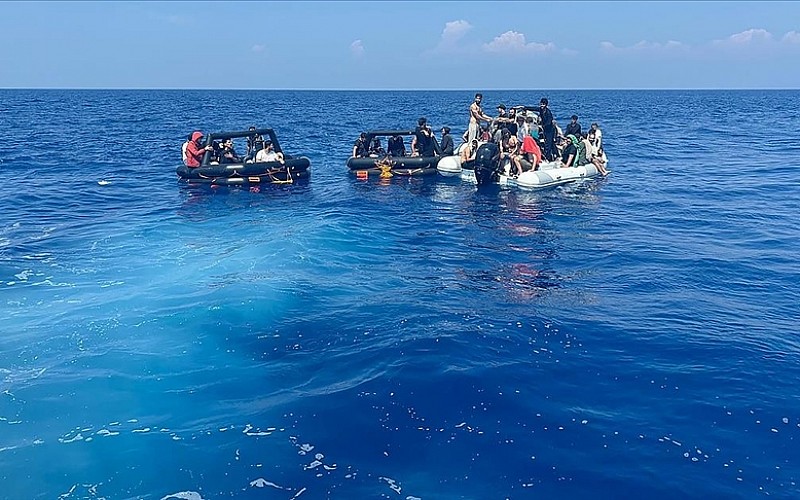 Edirne ve Kırklareli'nde 32 düzensiz göçmen yakalandı Edirne ve Kırklareli'nde 32 düzensiz göçmen yakalandı