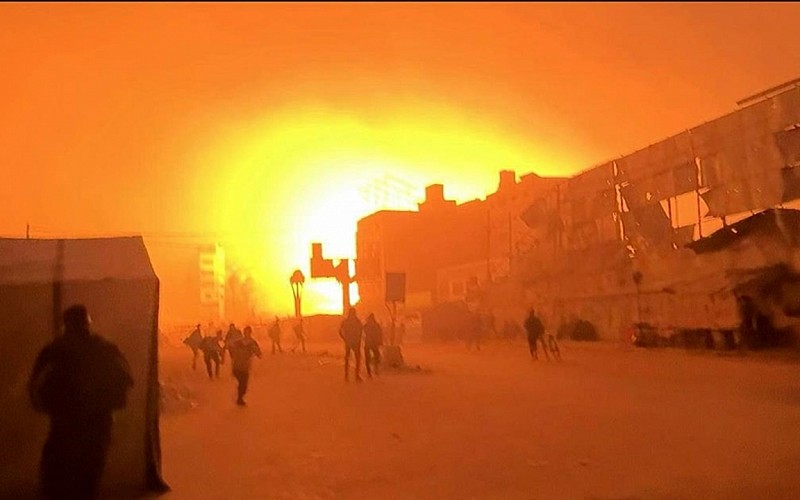 İsrail'den Gazze'deki El-Ehli Baptist Hastanesi'ne hava saldırısı İsrail'den Gazze'deki El-Ehli Baptist Hastanesi'ne hava saldırısı