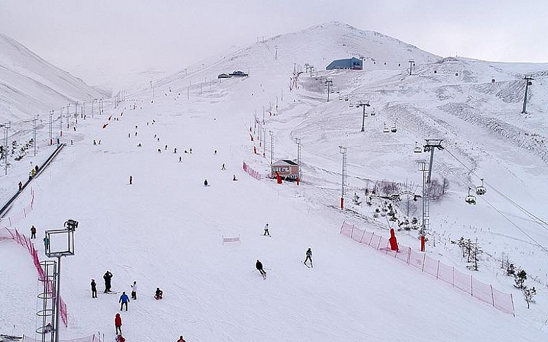 Kayak merkezlerinde en fazla kar kalınlığı 163 santimetreyle Palandöken'de ölçüldü Kayak merkezlerinde en fazla kar kalınlığı 163 santimetreyle Palandöken'de ölçüldü