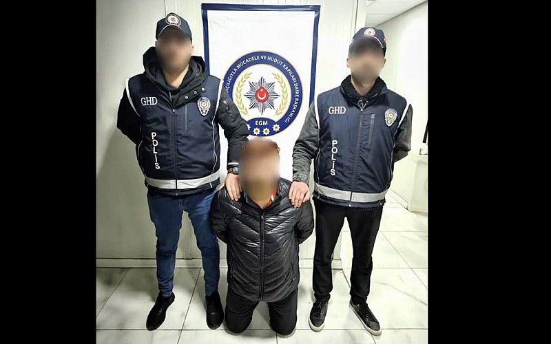 Kırmızı bültenle aranıyordu: İstanbul'da enselendi Kırmızı bültenle aranıyordu: İstanbul'da enselendi