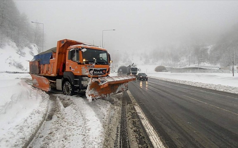 Samsun'da kar nedeniyle kapanan yollar açıldı Samsun'da kar nedeniyle kapanan yollar açıldı