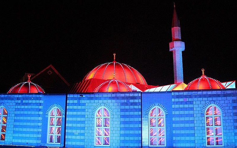 Hollanda'daki Fatih Camisi "Müzeler Gecesi"nde binlerce ziyaretçiyi ağırladı Hollanda'daki Fatih Camisi "Müzeler Gecesi"nde binlerce ziyaretçiyi ağırladı