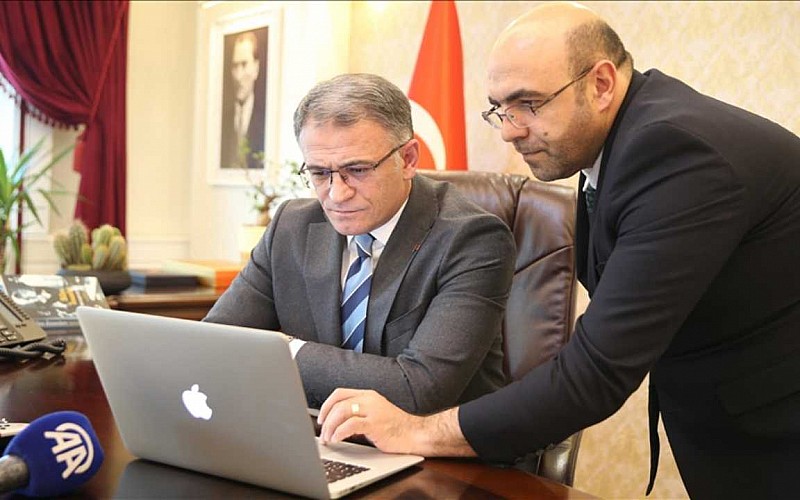 Van Büyükşehir Belediyesi'ne Kayyum: Vali Ozan Balcı Göreve Getirildi Van Büyükşehir Belediyesi'ne Kayyum: Vali Ozan Balcı Göreve Getirildi