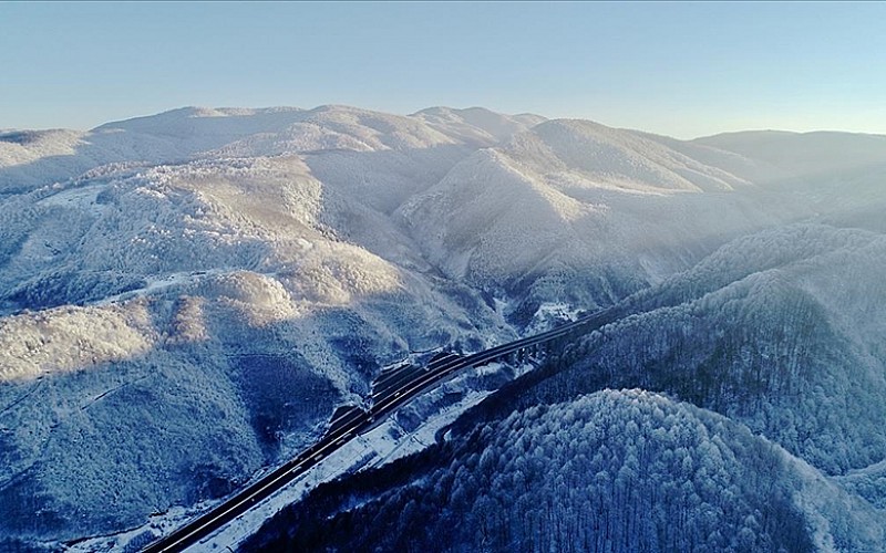 Bolu Dağı'nda kar etkili oldu Bolu Dağı'nda kar etkili oldu