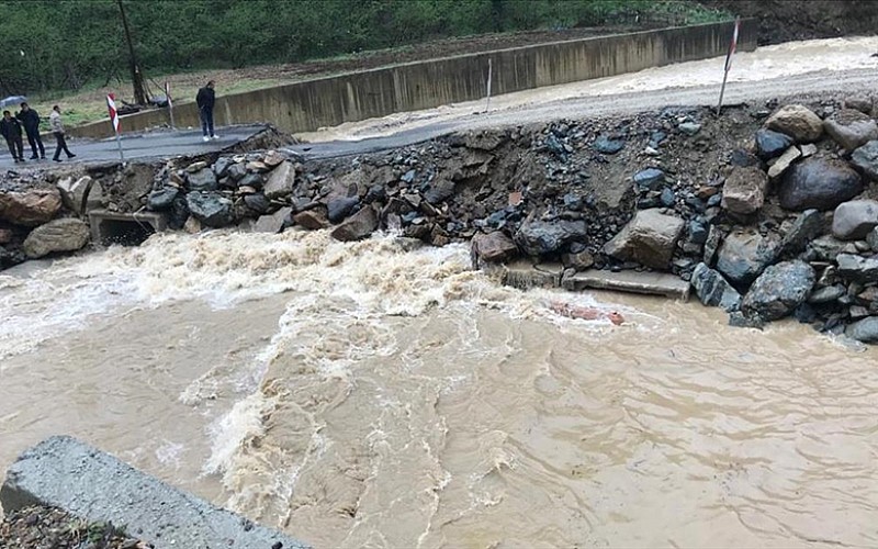 Osmaniye'de sağanak nedeniyle Bülbül Deresi taştı Osmaniye'de sağanak nedeniyle Bülbül Deresi taştı