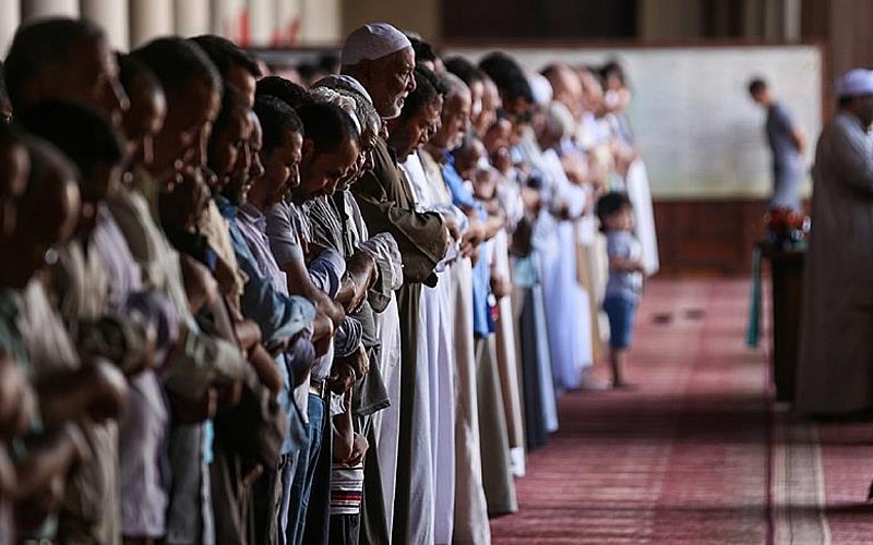 Mısır'da hutbelerde Filistin halkı için dua edildi Mısır'da hutbelerde Filistin halkı için dua edildi