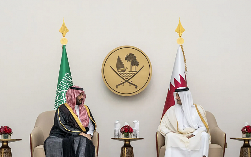 Katar Emiri, Suudi Arabistan Savunma Bakanı ile bölgesel gelişmeleri görüştü Katar Emiri, Suudi Arabistan Savunma Bakanı ile bölgesel gelişmeleri görüştü