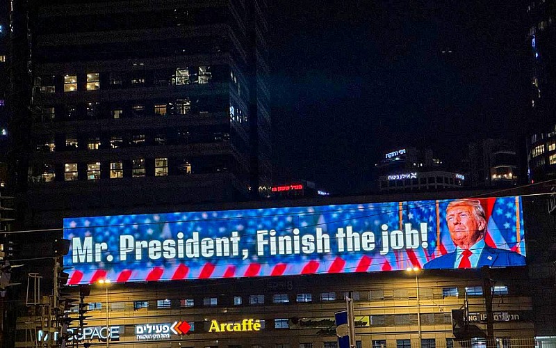 İsrail'de Trump'a 'Bay Başkan, işi bitir' pankartı İsrail'de Trump'a 'Bay Başkan, işi bitir' pankartı