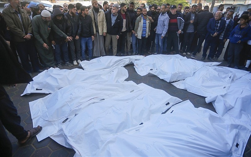 İsrail'in Gazze'ye saldırısında ağır yaralanan Filistinli yaşamını yitirdi İsrail'in Gazze'ye saldırısında ağır yaralanan Filistinli yaşamını yitirdi