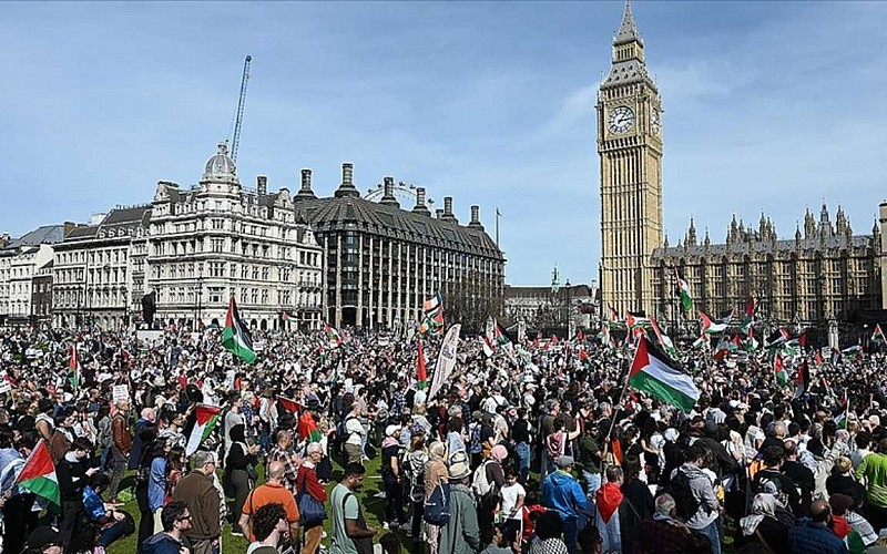 İtalya'da Filistin'e destek gösterilerine polis müdahalesi İtalya'da Filistin'e destek gösterilerine polis müdahalesi