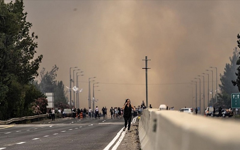 İsrail'de Kudüs ile Tel Aviv arasındaki ormanlık alanda çıkan yangınlar 11 noktada sürüyor İsrail'de Kudüs ile Tel Aviv arasındaki ormanlık alanda çıkan yangınlar 11 noktada sürüyor