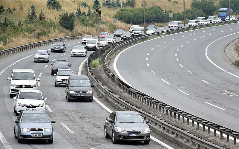 İstanbul'da bazı yollar trafiğe kapatıldı İstanbul'da bazı yollar trafiğe kapatıldı