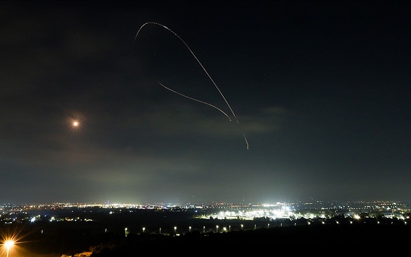 İsrail, İran'dan İsrail'e füzelerin ateşlendiğini duyurdu İsrail, İran'dan İsrail'e füzelerin ateşlendiğini duyurdu