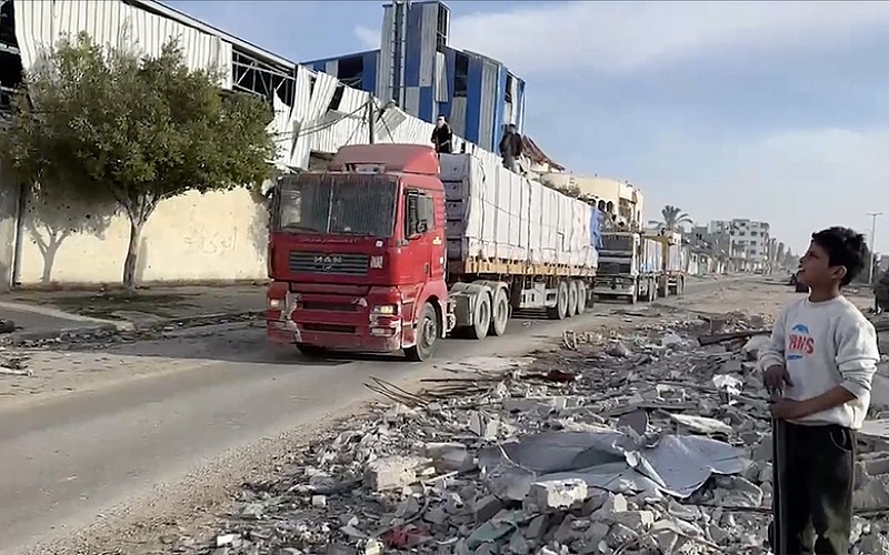 İsrail'in yol açtığı güvenlik kaosundan dolayı yardım tırlarının çoğu yağmalandı İsrail'in yol açtığı güvenlik kaosundan dolayı yardım tırlarının çoğu yağmalandı