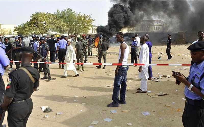 Nijerya'da yolcu taşıyan teknenin batması sonucu 25 kişi hayatını kaybetti Nijerya'da yolcu taşıyan teknenin batması sonucu 25 kişi hayatını kaybetti