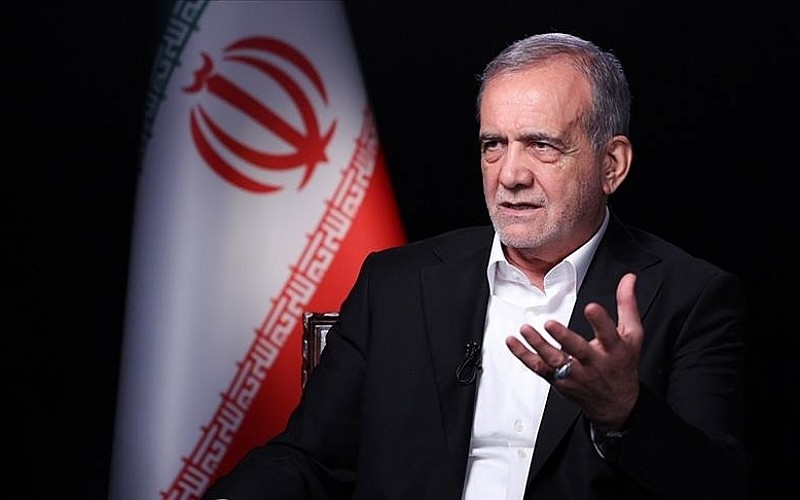 İran Cumhurbaşkanı Pezeşkiyan'dan 'protestocularla diyalog' mesajı İran Cumhurbaşkanı Pezeşkiyan'dan 'protestocularla diyalog' mesajı