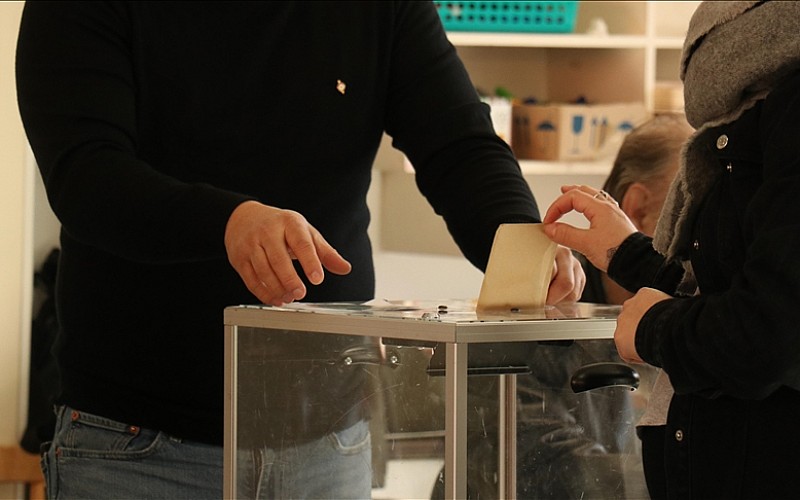Fransa'da yerel seçimlerin ikinci turunda oy verme işlemi başladı Fransa'da yerel seçimlerin ikinci turunda oy verme işlemi başladı