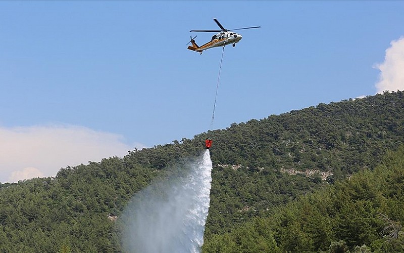 Balıkesir'deki Paşalimanı Adası'nda çıkan arazi yangınına müdahale ediliyor Balıkesir'deki Paşalimanı Adası'nda çıkan arazi yangınına müdahale ediliyor