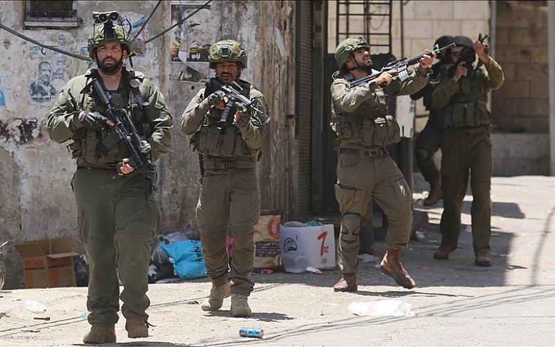 İsrail askerleri işgal altındaki Batı Şeria ve Doğu Kudüs'te 2 Filistinliyi yaraladı İsrail askerleri işgal altındaki Batı Şeria ve Doğu Kudüs'te 2 Filistinliyi yaraladı