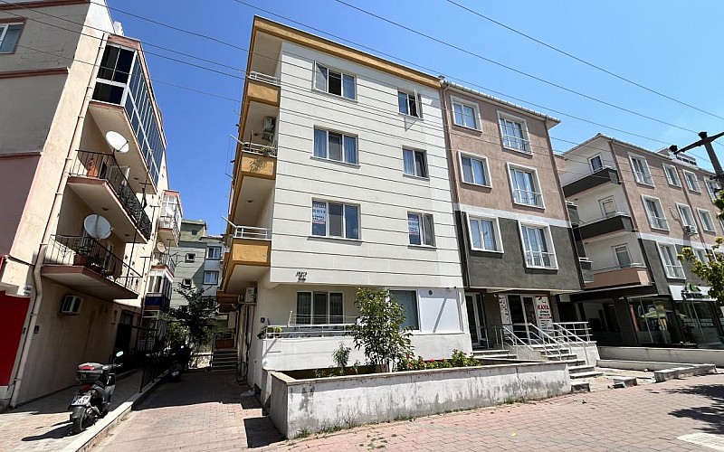 Çanakkale'de böcek ilacı dehşeti: Çocuk öldü, anne yoğun bakımda Çanakkale'de böcek ilacı dehşeti: Çocuk öldü, anne yoğun bakımda