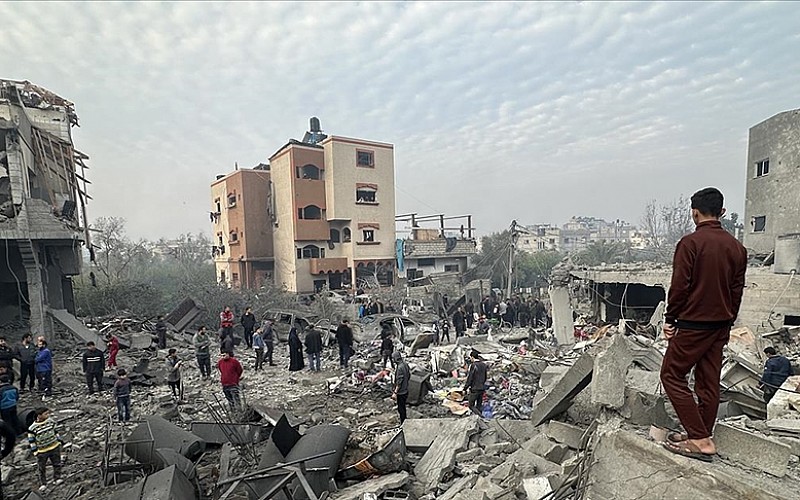 İsrail'in Gazze saldırılarında dün 13'ü yardım bekleyen 99 Filistinli yaşamını yitirdi İsrail'in Gazze saldırılarında dün 13'ü yardım bekleyen 99 Filistinli yaşamını yitirdi