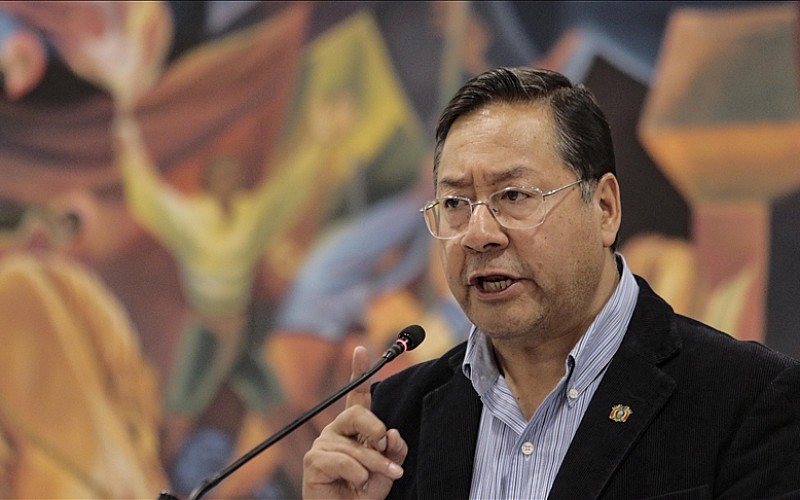 Bolivya Devlet Başkanı, silahlı grubun 3 kışlaya baskın yaparak askerleri rehin aldığını duyurdu Bolivya Devlet Başkanı, silahlı grubun 3 kışlaya baskın yaparak askerleri rehin aldığını duyurdu