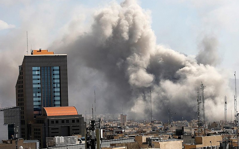 İsrail ordusu, İran'ın başkenti Tahran'a yeni saldırı dalgası başlattığını duyurdu İsrail ordusu, İran'ın başkenti Tahran'a yeni saldırı dalgası başlattığını duyurdu