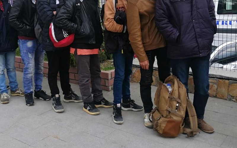 Edirne ve Kırklareli'nde 25 düzensiz göçmen yakalandı Edirne ve Kırklareli'nde 25 düzensiz göçmen yakalandı