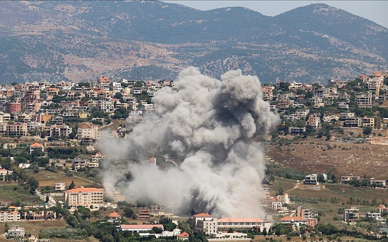 İsrail, Lübnan'ın güneyinde bir binayı bombaladı İsrail, Lübnan'ın güneyinde bir binayı bombaladı