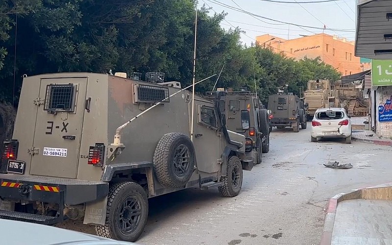 İsrail ordusu Batı Şeria'da bir askerinin yaralandığı beldenin tüm girişlerini kapattı İsrail ordusu Batı Şeria'da bir askerinin yaralandığı beldenin tüm girişlerini kapattı