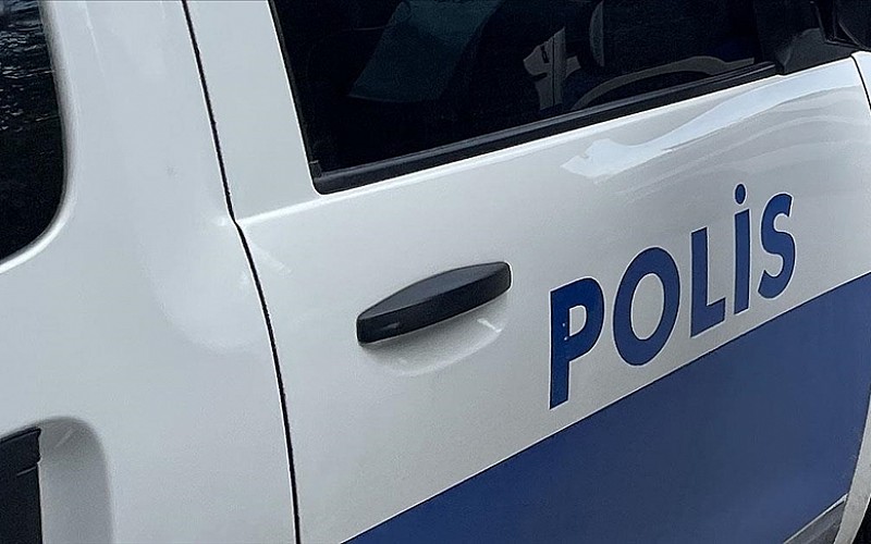 İstanbul'da 6 milyon liralık dolandırıcılık iddiasına ilişkin 7 zanlı yakalandı İstanbul'da 6 milyon liralık dolandırıcılık iddiasına ilişkin 7 zanlı yakalandı