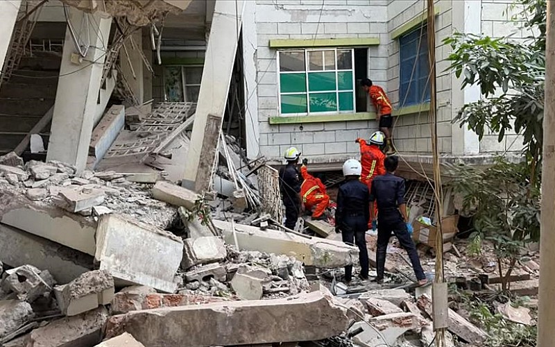 Myanmar'daki depremlerde can kaybı 2 bin 700'ü geçti Myanmar'daki depremlerde can kaybı 2 bin 700'ü geçti